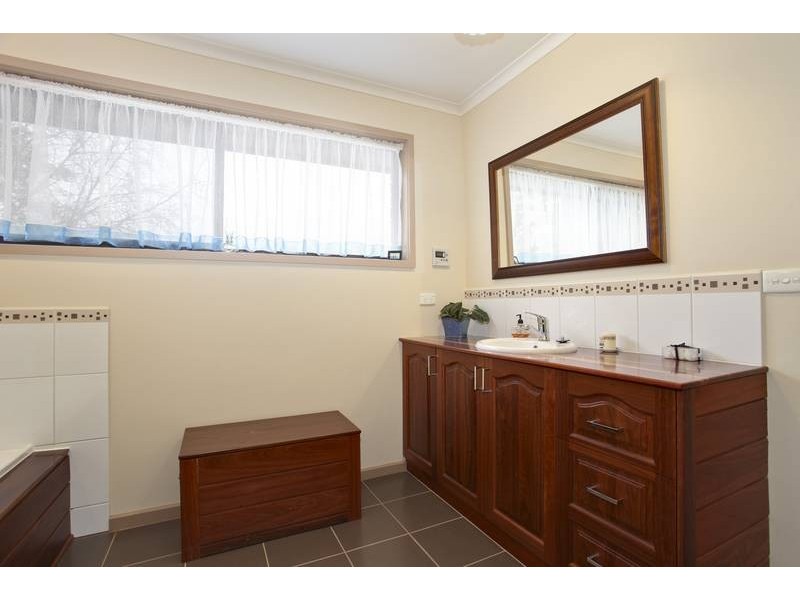 13 Glencoe Street, Kennington VIC 3550