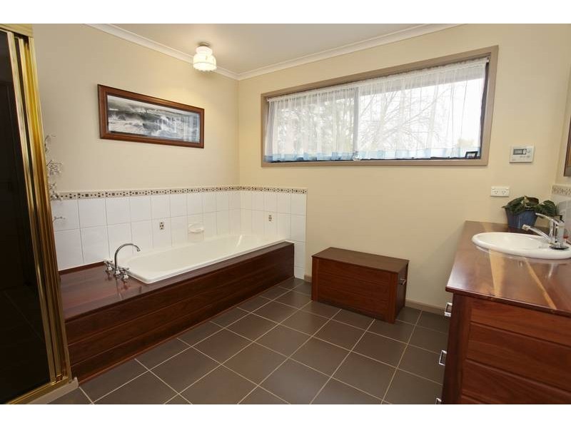 13 Glencoe Street, Kennington VIC 3550