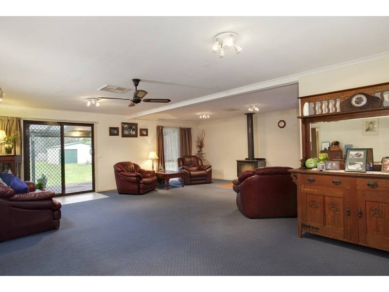 16 Rennie Street, Huntly VIC 3551