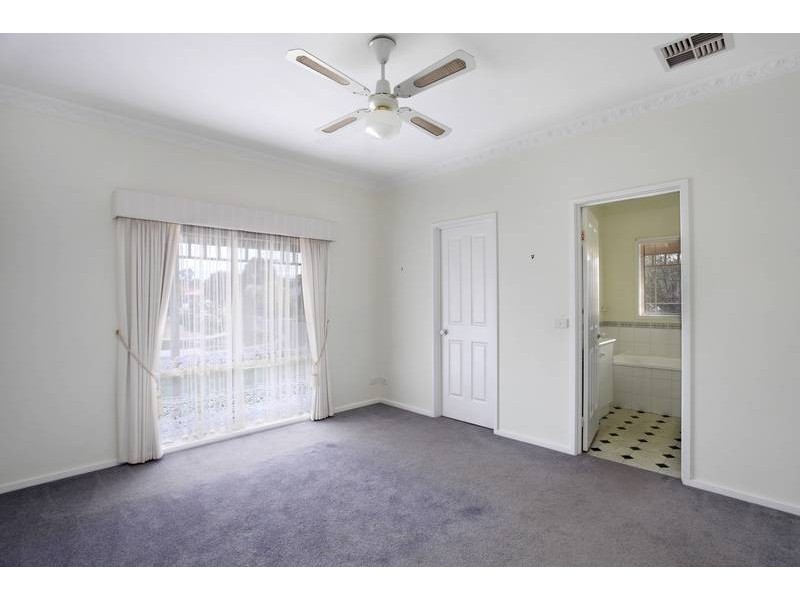1 Adelle Court, Strathdale VIC 3550