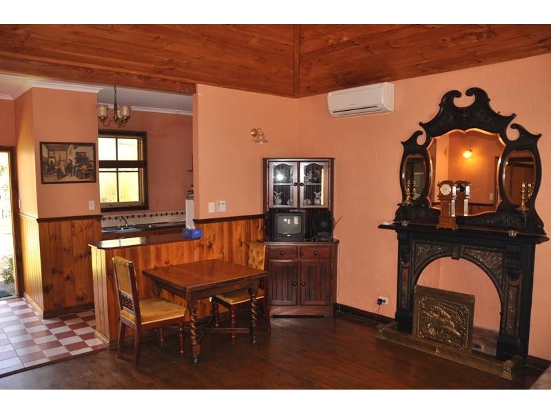 8 Allans Road, Maldon VIC 3463