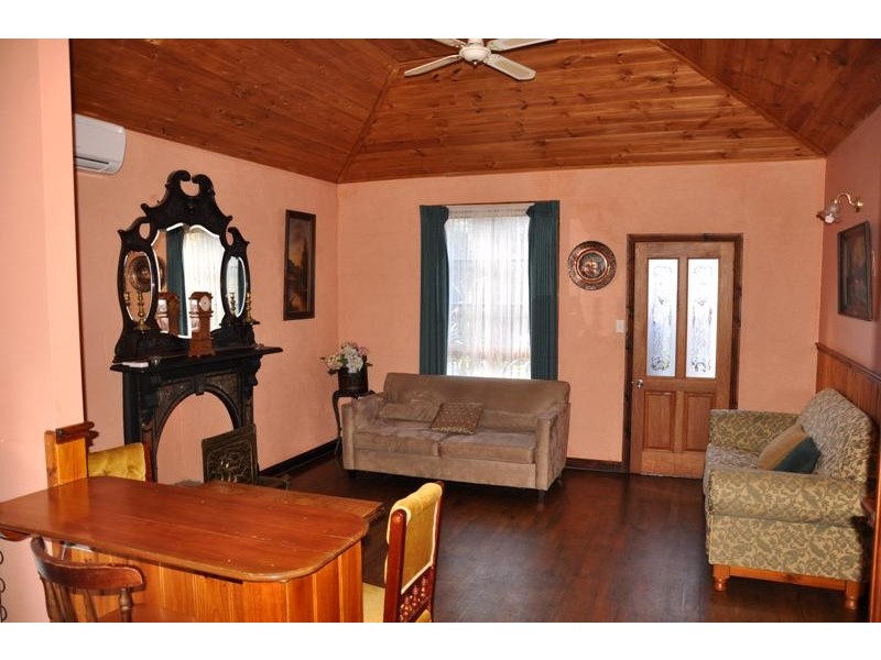 8 Allans Road, Maldon VIC 3463