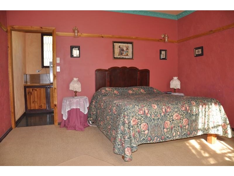 8 Allans Road, Maldon VIC 3463