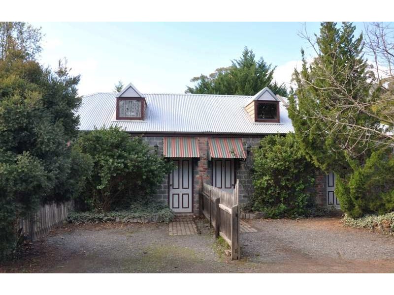 8 Allans Road, Maldon VIC 3463