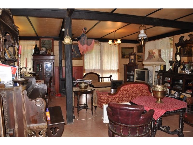 8 Allans Road, Maldon VIC 3463