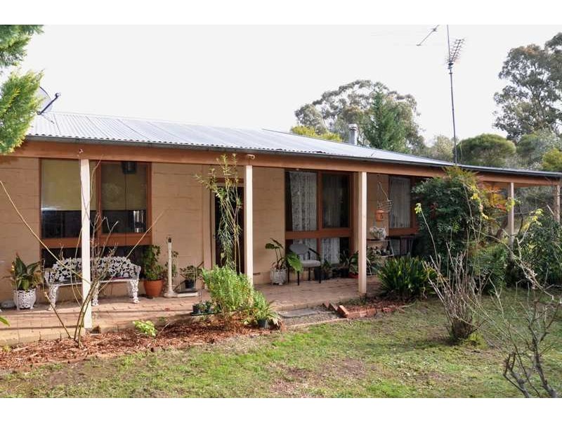 8 Allans Road, Maldon VIC 3463