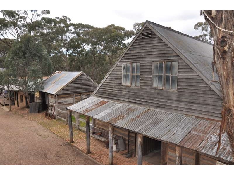 8 Allans Road, Maldon VIC 3463