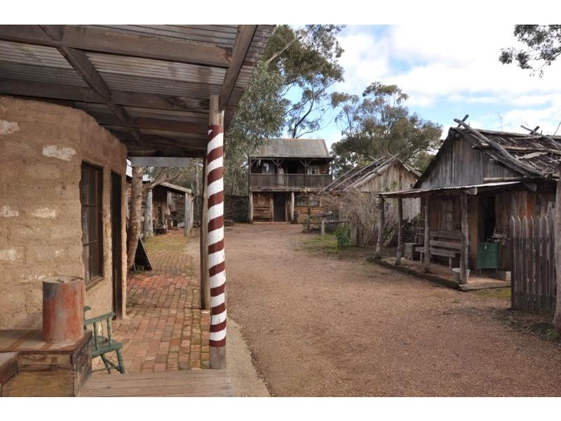 8 Allans Road, Maldon VIC 3463