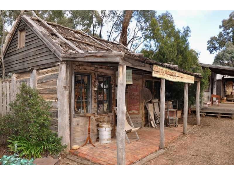 8 Allans Road, Maldon VIC 3463