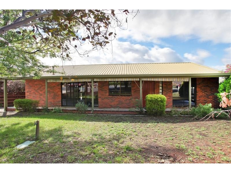 10 Balmoral Drive, Golden Square VIC 3555