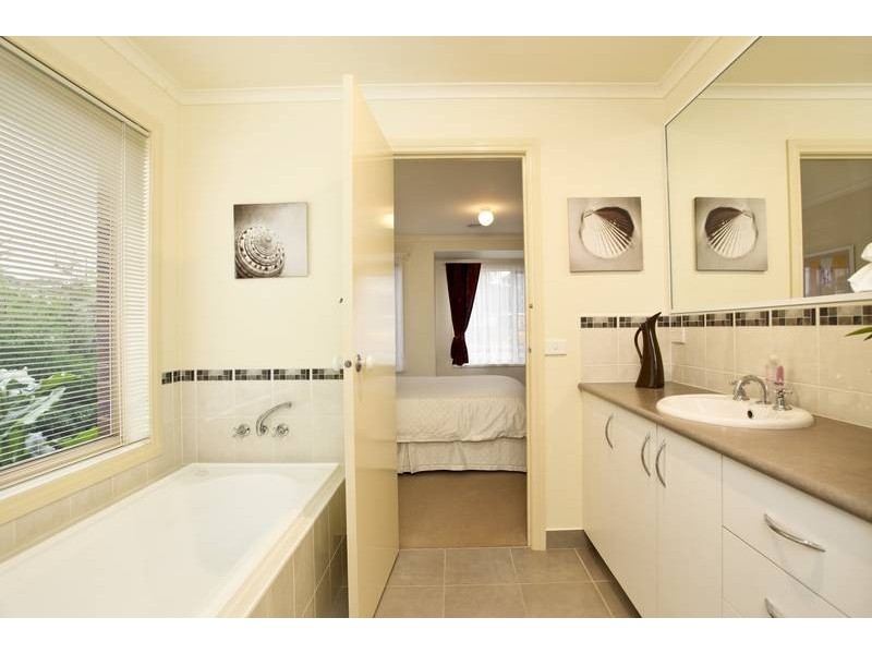21 Cooba Drive, Epsom VIC 3551