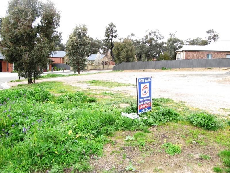 17 Claremont Terrace, Strathdale VIC 3550