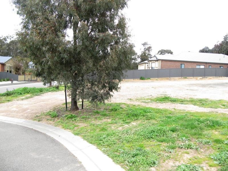 17 Claremont Terrace, Strathdale VIC 3550