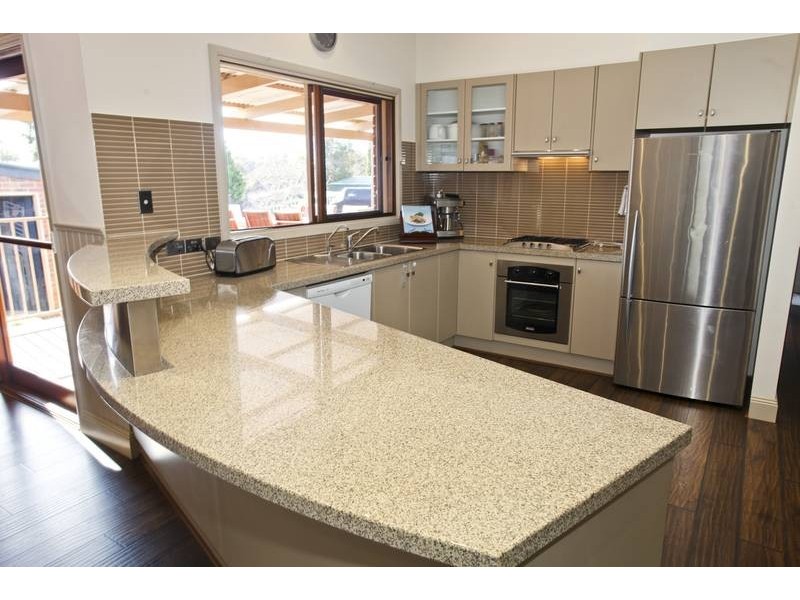 6 Hillary Court, Strathdale VIC 3550