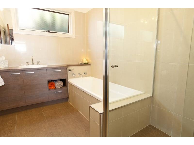 6 Hillary Court, Strathdale VIC 3550