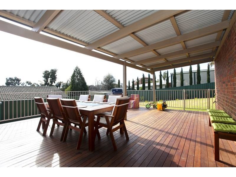 6 Hillary Court, Strathdale VIC 3550