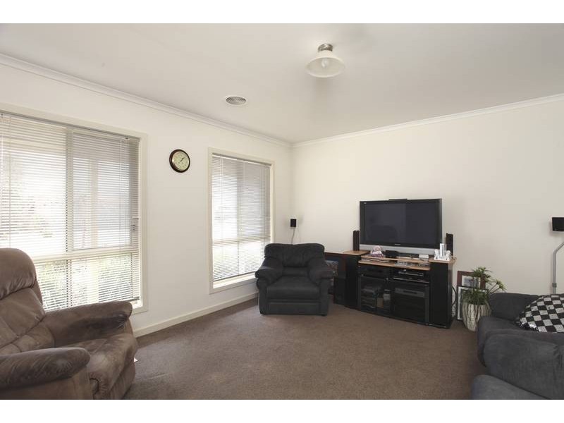 6 Hasker Drive, Kangaroo Flat VIC 3555