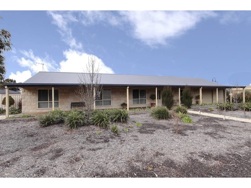 8 York Close, Strathfieldsaye VIC 3551