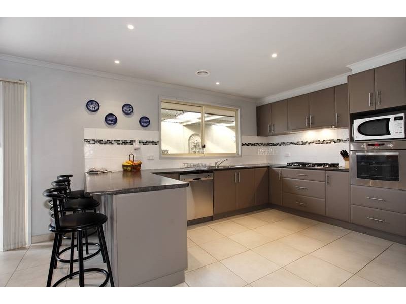 8 York Close, Strathfieldsaye VIC 3551