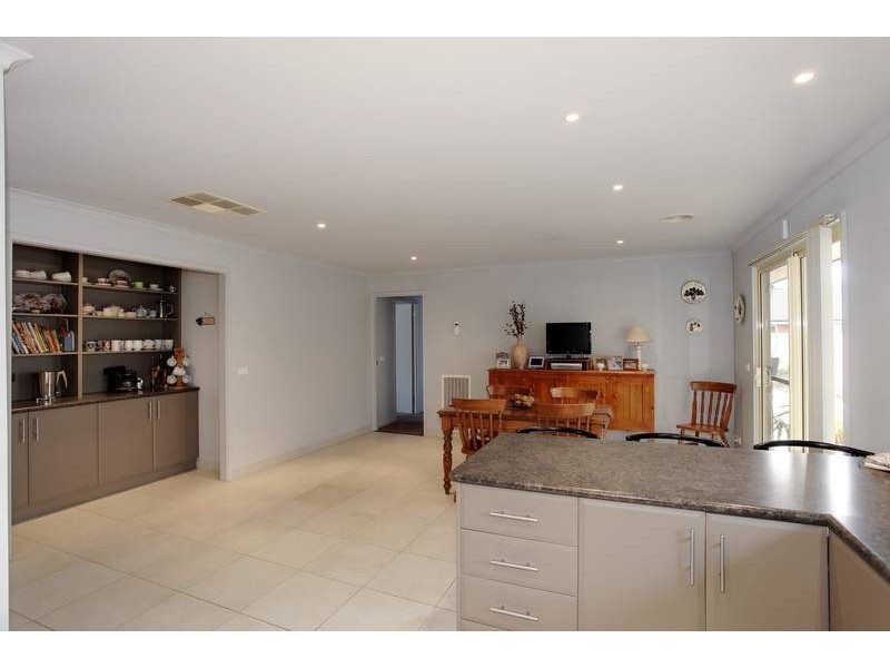 8 York Close, Strathfieldsaye VIC 3551