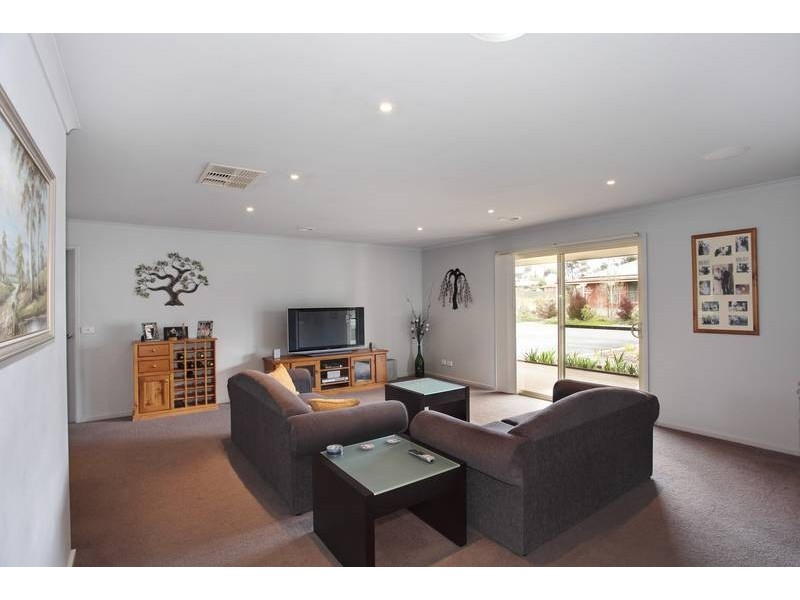 8 York Close, Strathfieldsaye VIC 3551
