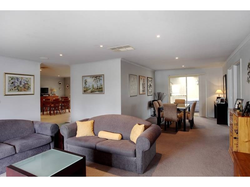 8 York Close, Strathfieldsaye VIC 3551