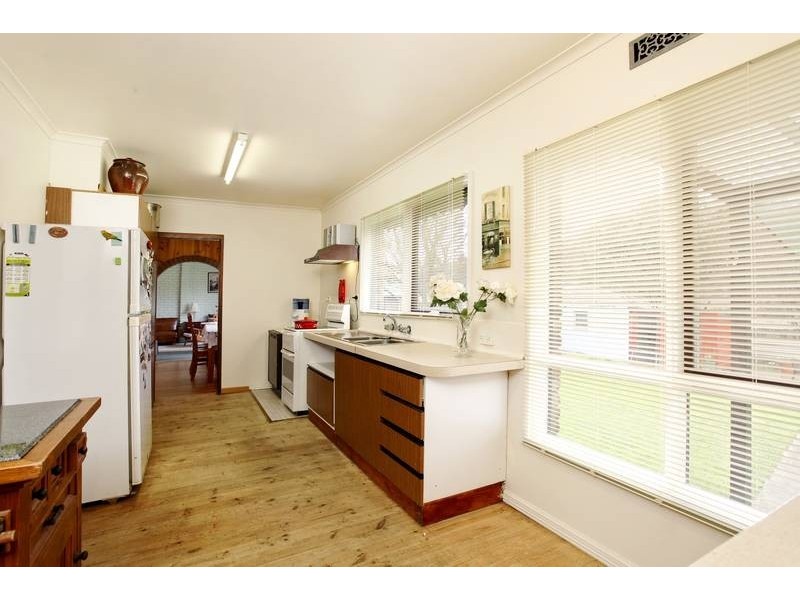 235 MacKenzie Street West, Kangaroo Flat VIC 3555