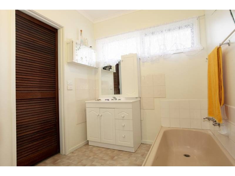 235 MacKenzie Street West, Kangaroo Flat VIC 3555