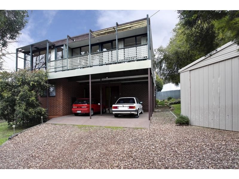 3 Moyna Drive, Spring Gully VIC 3550