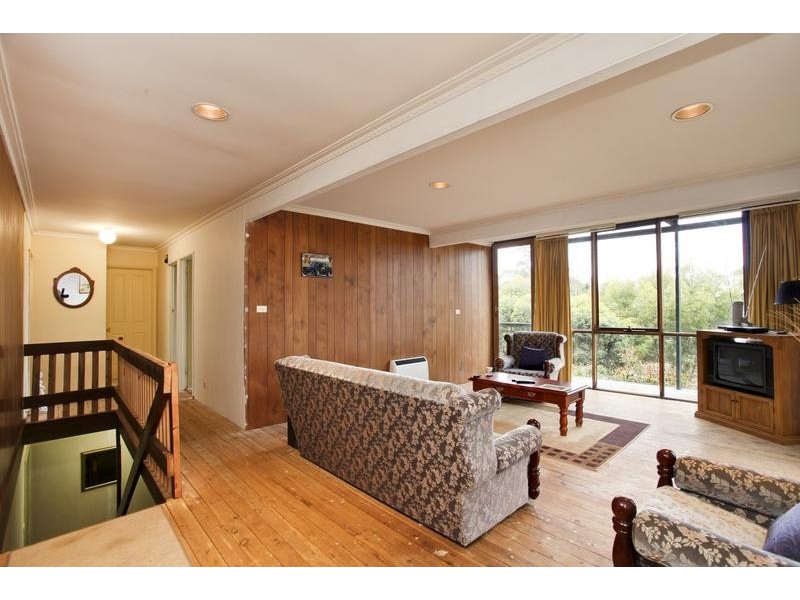 3 Moyna Drive, Spring Gully VIC 3550