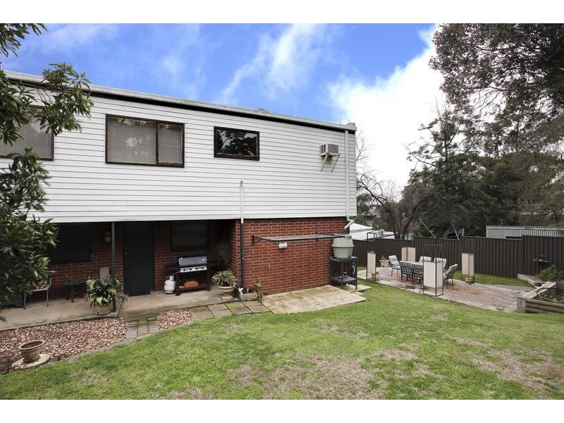 3 Moyna Drive, Spring Gully VIC 3550