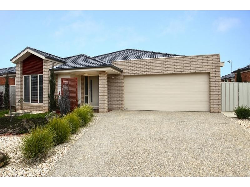 8 McConnachie Court, Epsom VIC 3551