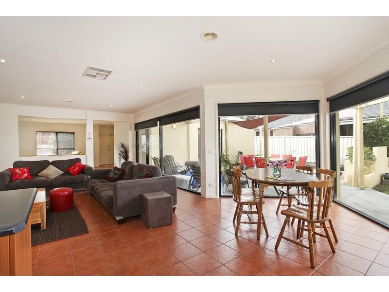 12 Parkside Boulevard, Strathdale VIC 3550