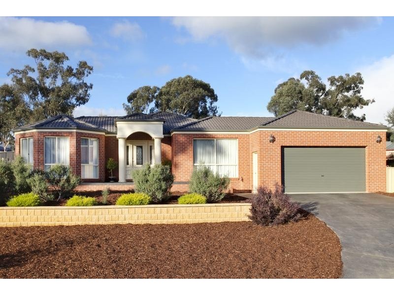 8 Kawana Drive, Maiden Gully VIC 3551