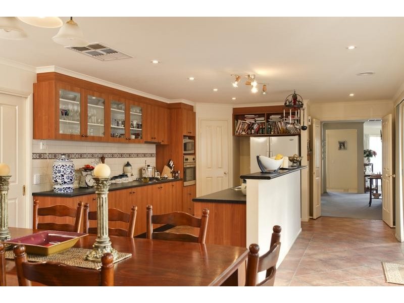 8 Kawana Drive, Maiden Gully VIC 3551