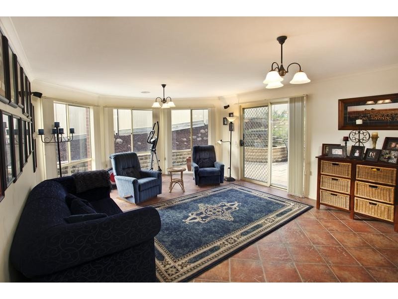 8 Kawana Drive, Maiden Gully VIC 3551