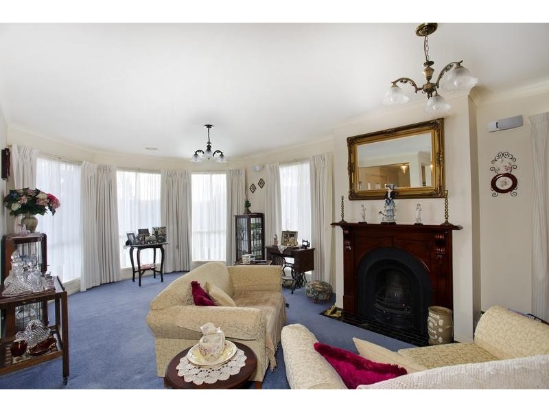 8 Kawana Drive, Maiden Gully VIC 3551