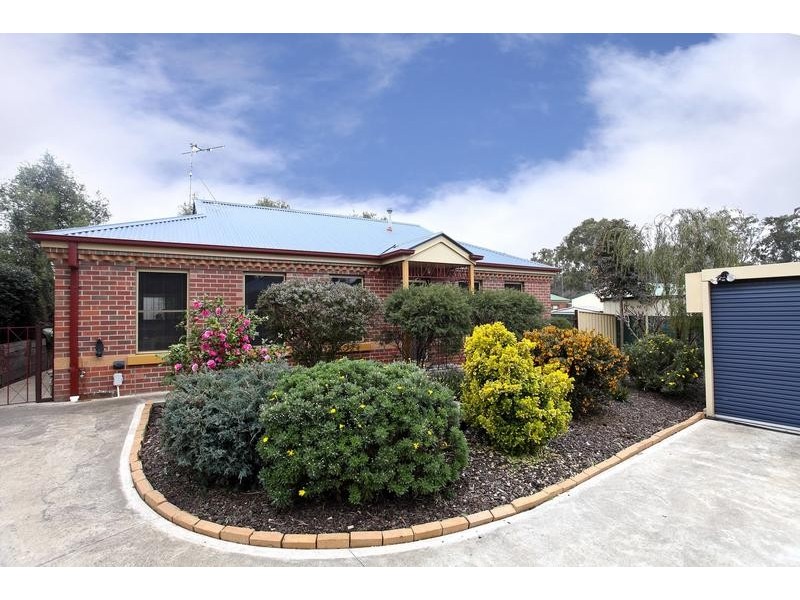 2/8 Aitken Street, Kangaroo Flat VIC 3555