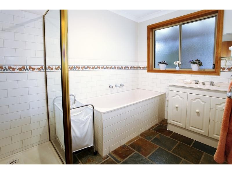 2/8 Aitken Street, Kangaroo Flat VIC 3555