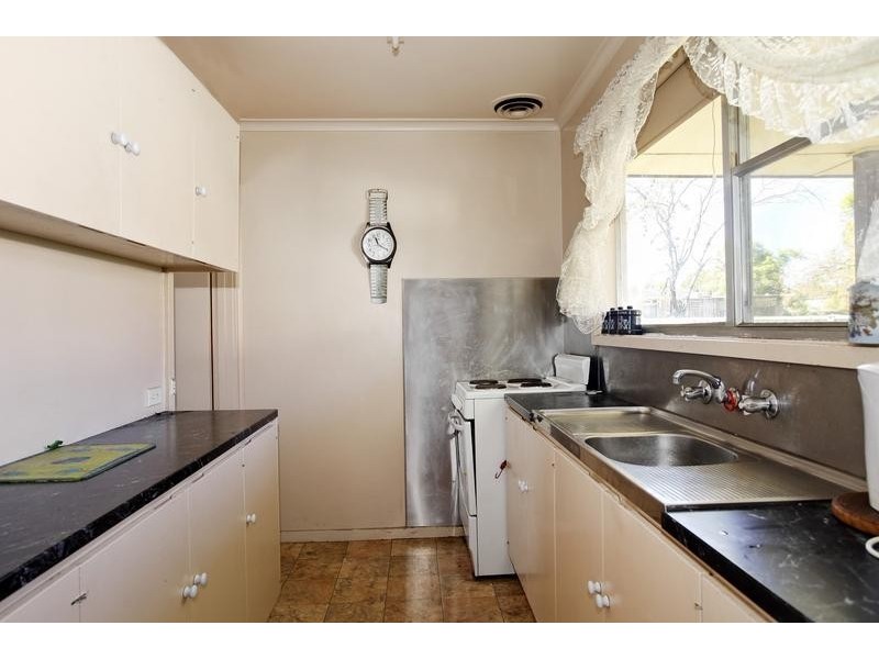 8 Oswald Street, California Gully VIC 3556