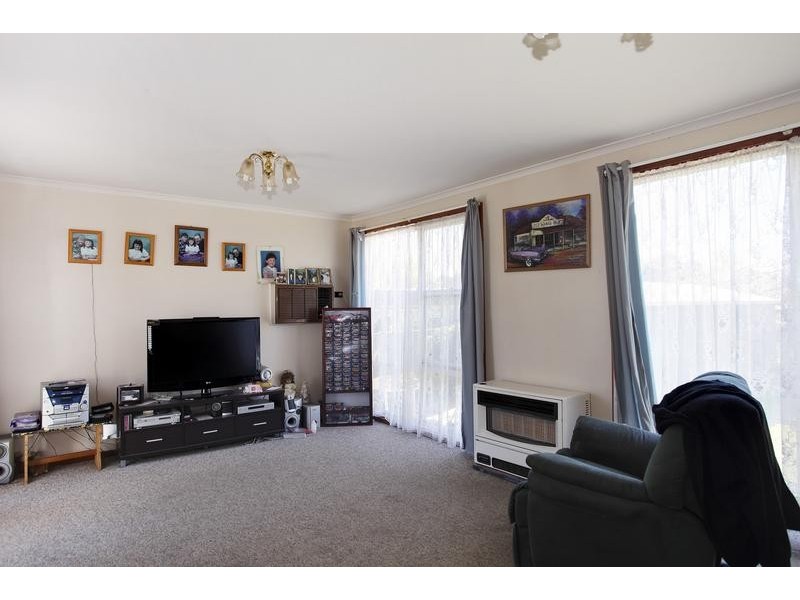 8 Oswald Street, California Gully VIC 3556