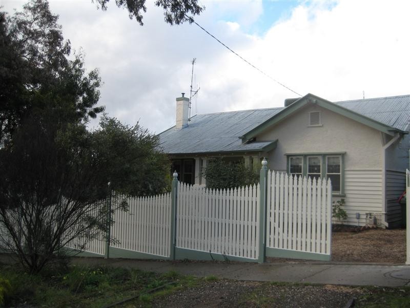 9 Howard Street, Quarry Hill VIC 3550