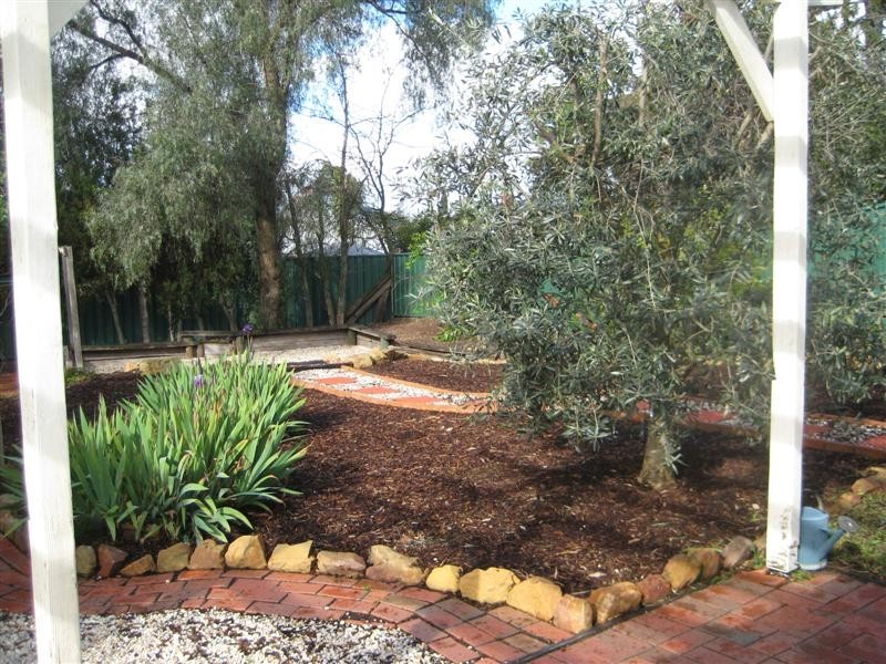 9 Howard Street, Quarry Hill VIC 3550