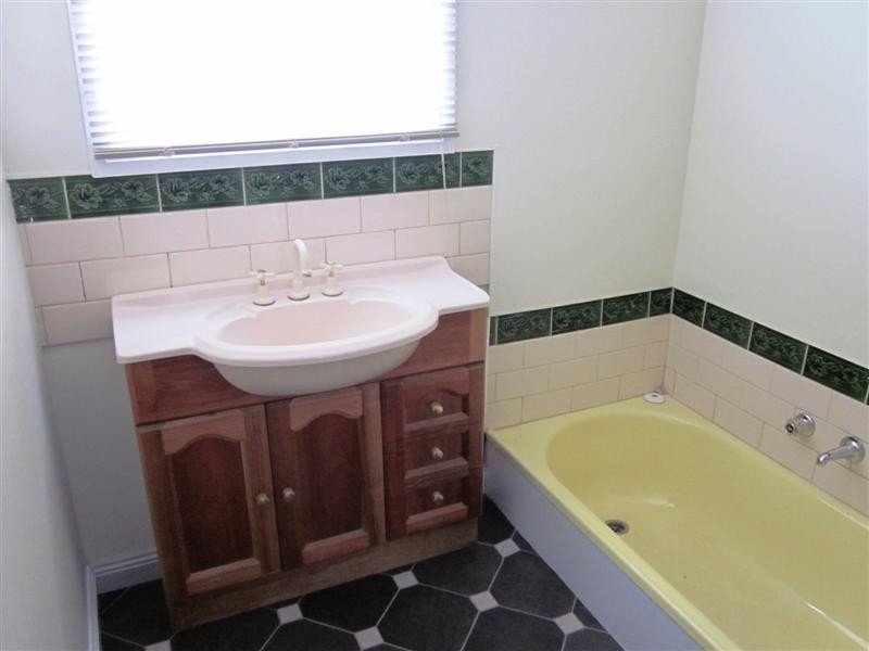34 Raglan Street, White Hills VIC 3550