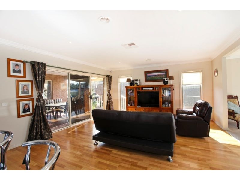 17 Lower Beckham Drive, Maiden Gully VIC 3551