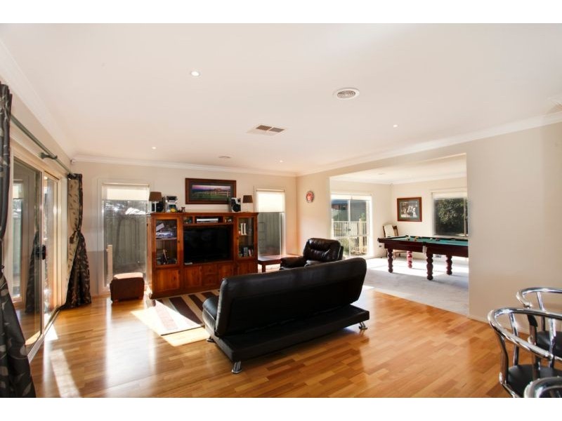 17 Lower Beckham Drive, Maiden Gully VIC 3551