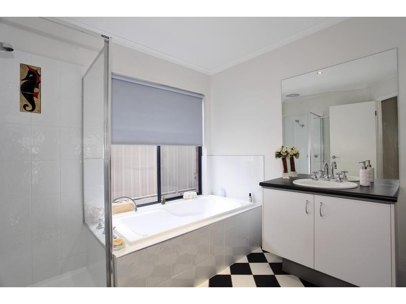 17 Manna Gum Drive, Epsom VIC 3551