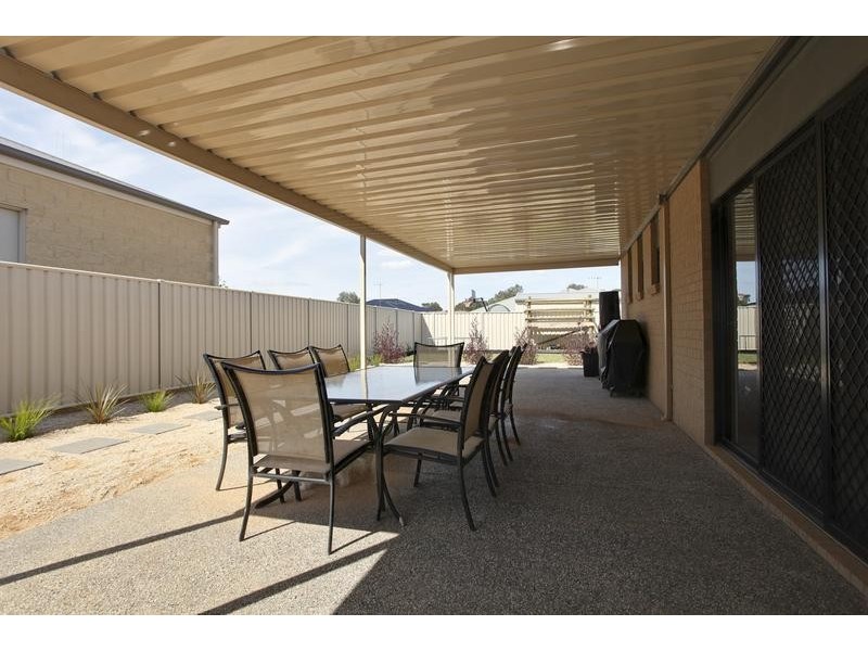 15 Hanover Place, Strathfieldsaye VIC 3551