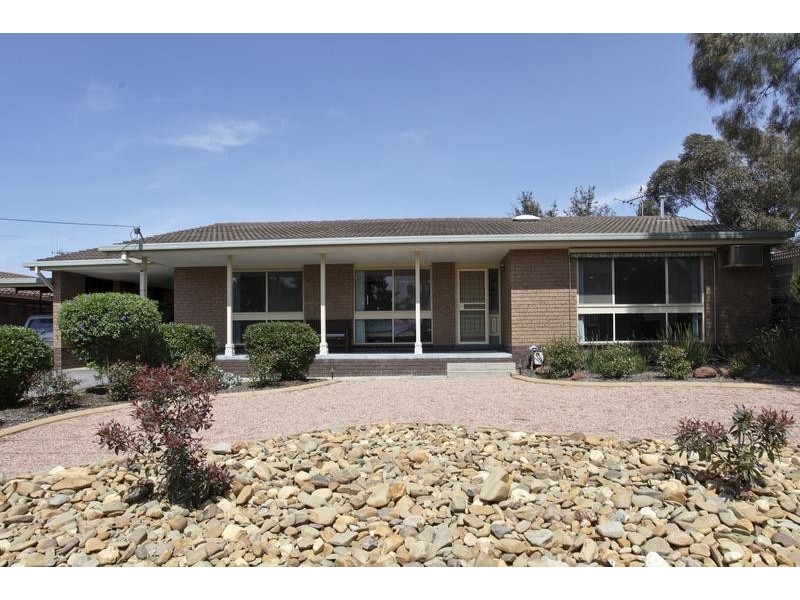10 Cliff Avenue, Strathdale VIC 3550