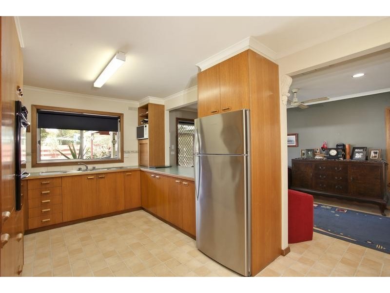 10 Cliff Avenue, Strathdale VIC 3550